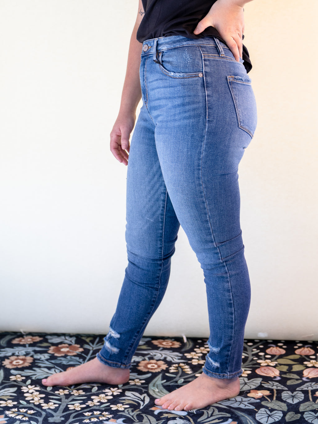 Dark Wash Distressed Skinny Jean