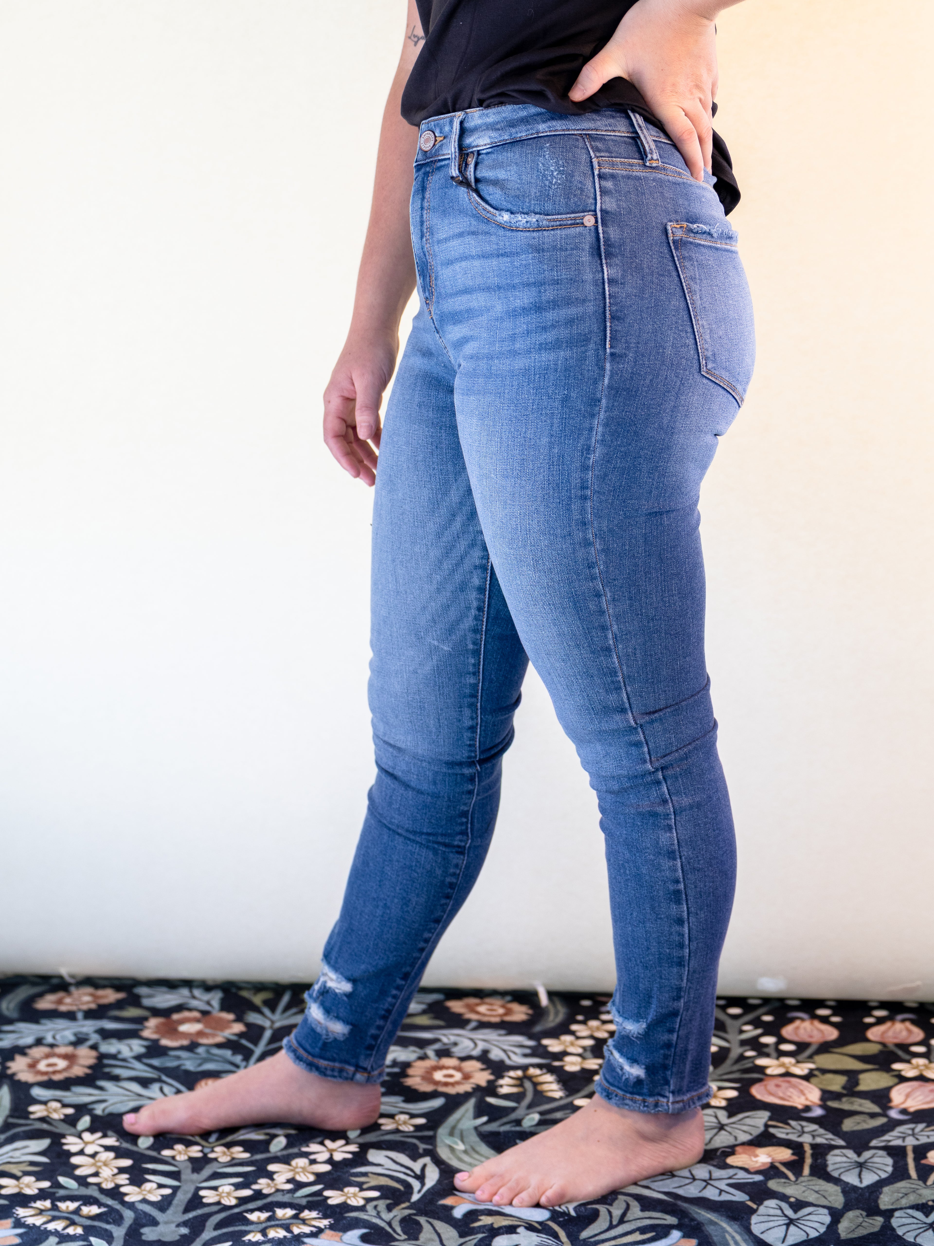 Dark Wash Distressed Skinny Jean