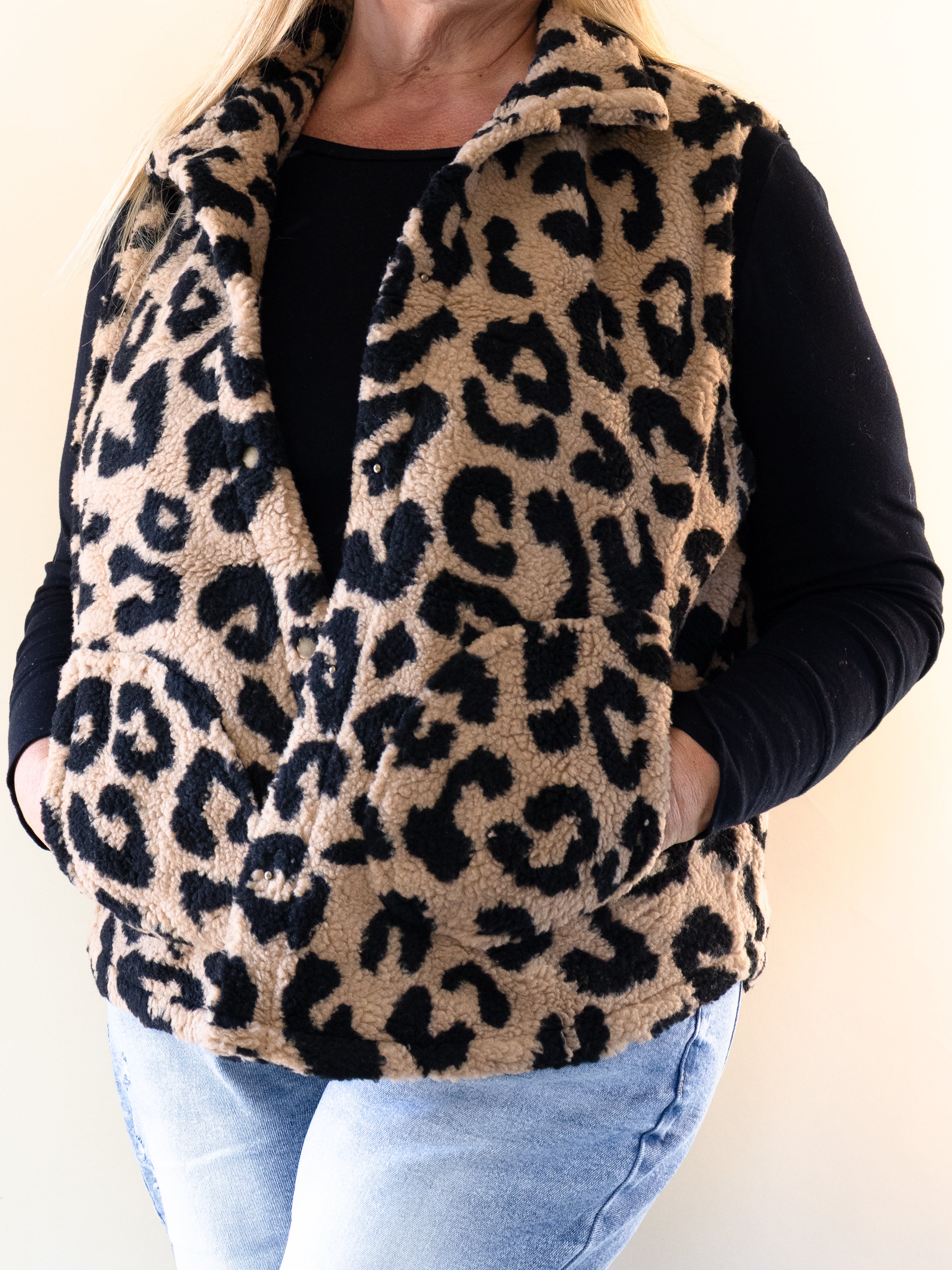 Plus Size Leopard Sherpa Collared Vest Jacket