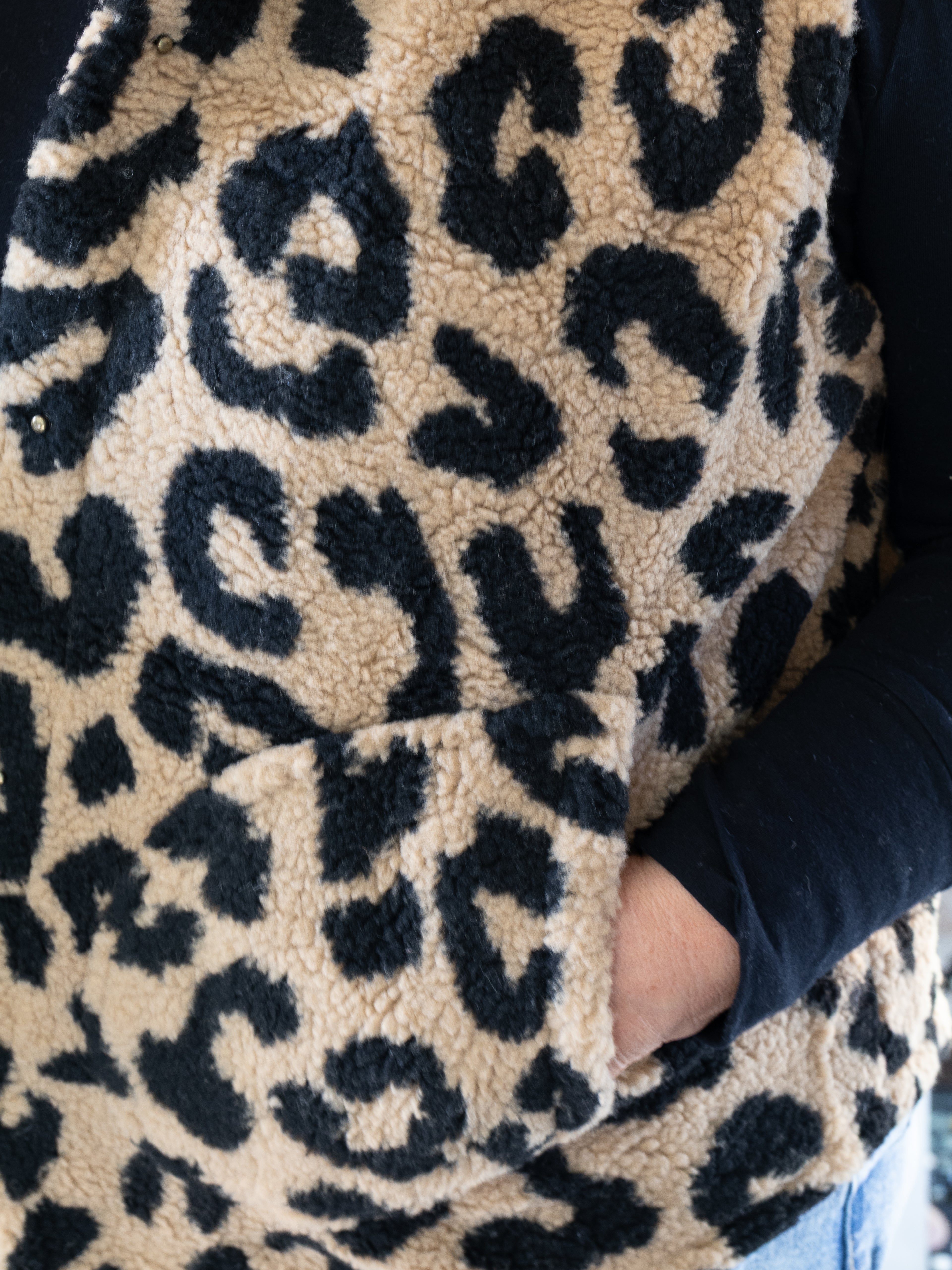 Plus Size Leopard Sherpa Collared Vest Jacket