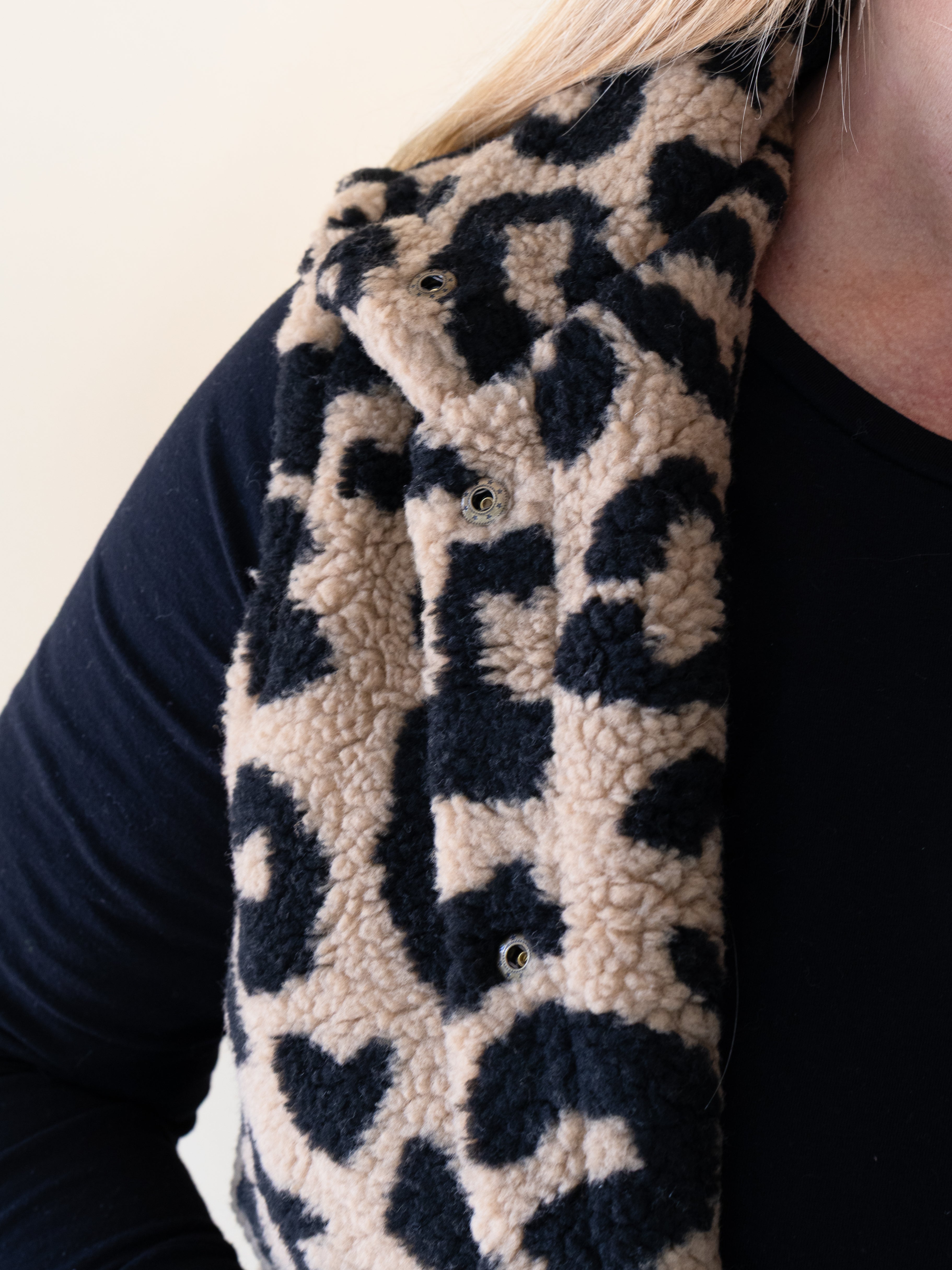 Plus Size Leopard Sherpa Collared Vest Jacket