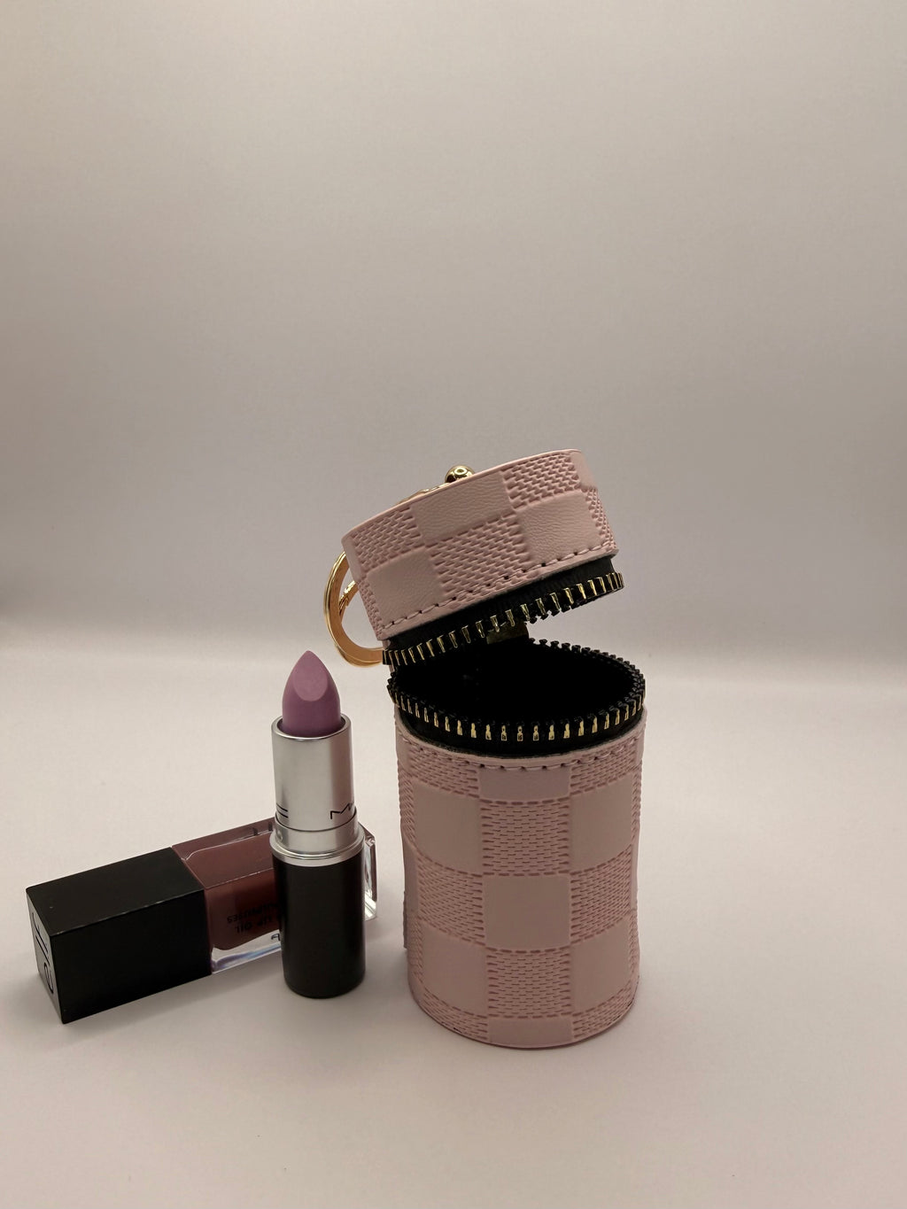 Round Lip Pouch Keychain