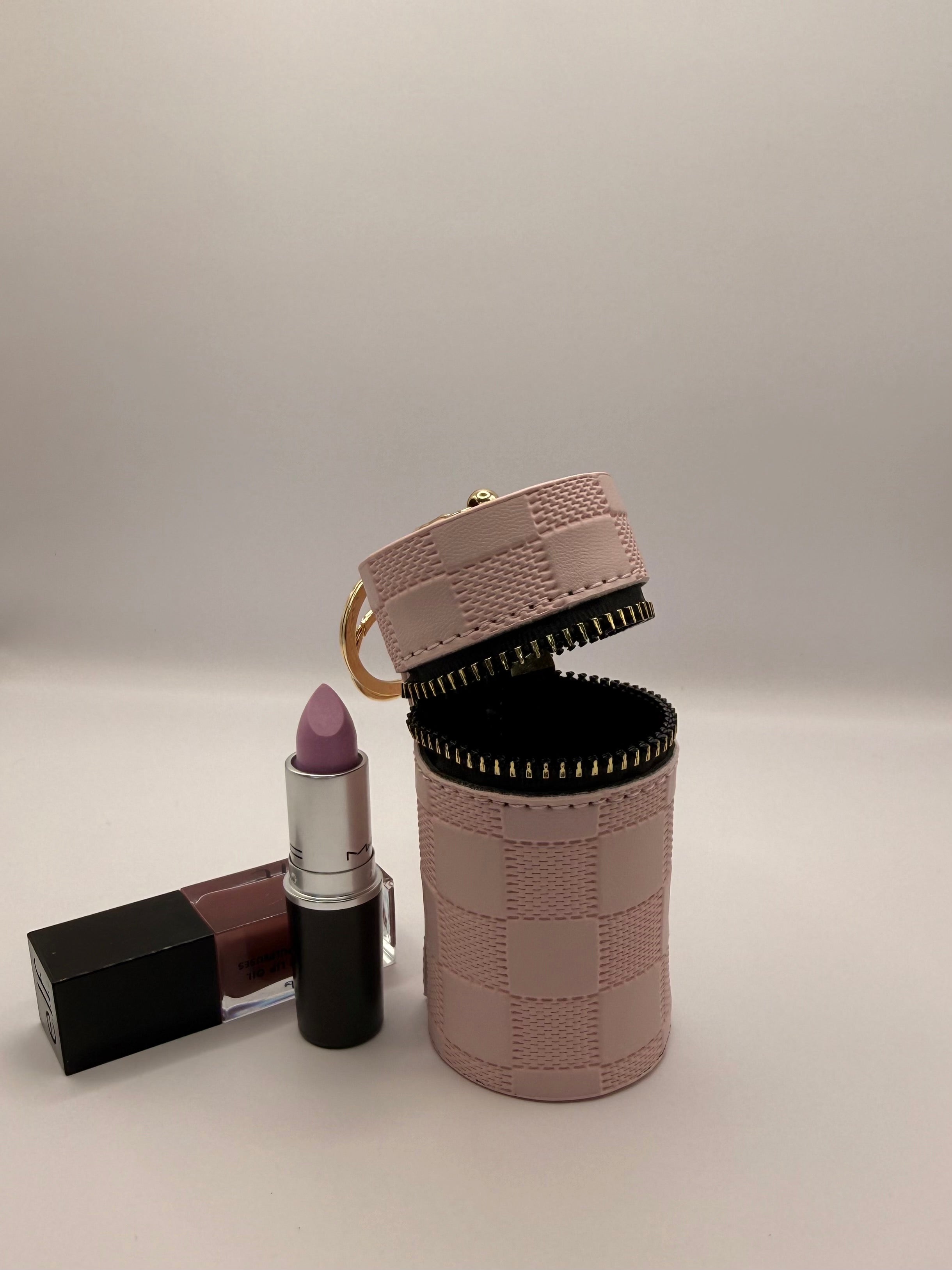 Round Lip Pouch Keychain